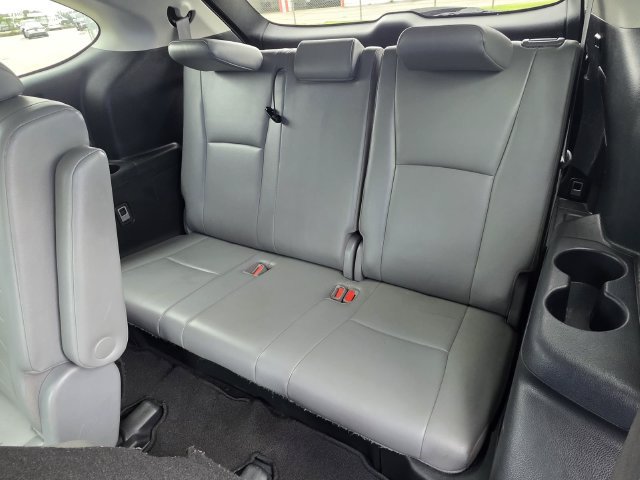 Used 2021 Toyota Highlander XLE FWD image 16