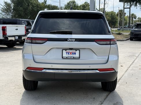 Used 2025 Jeep Grand Cherokee Laredo RWD image 6