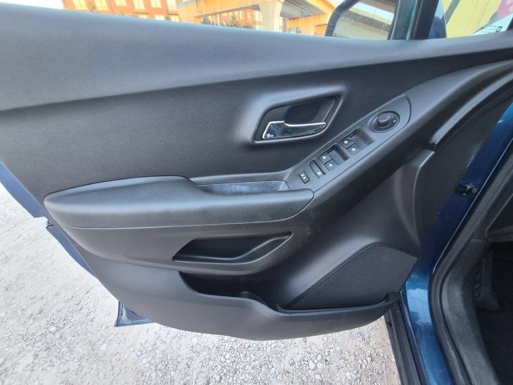 Used 2019 Chevrolet Trax LT w/ LT Convenience Package AWD/4WD image 11