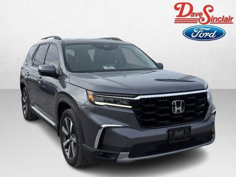 Used 2023 Honda Pilot Touring image 4