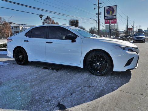 Used 2020 Toyota Camry SE image 5