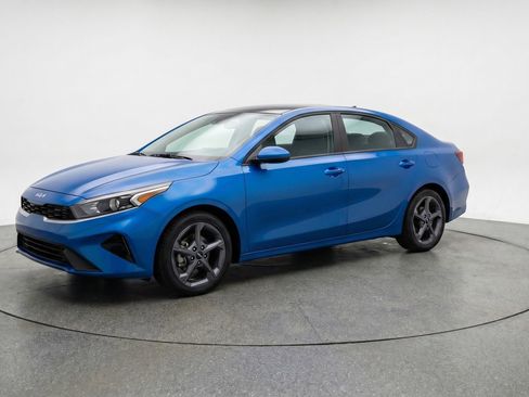 Used 2025 Kia K4 LXS image 3