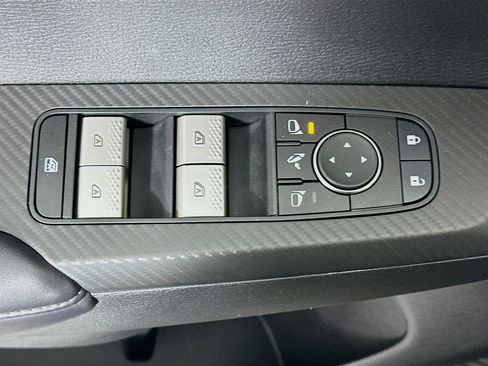 Used 2024 Mitsubishi Outlander SE image 15