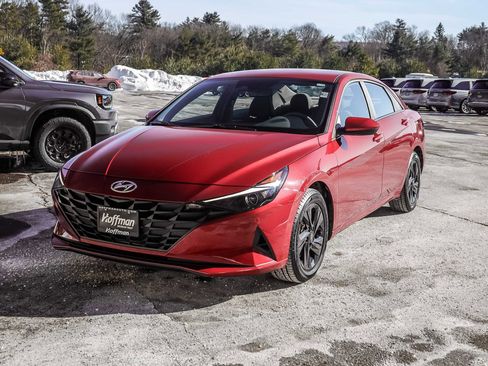 Used 2023 Hyundai Elantra SEL w/ Cargo Package image 11