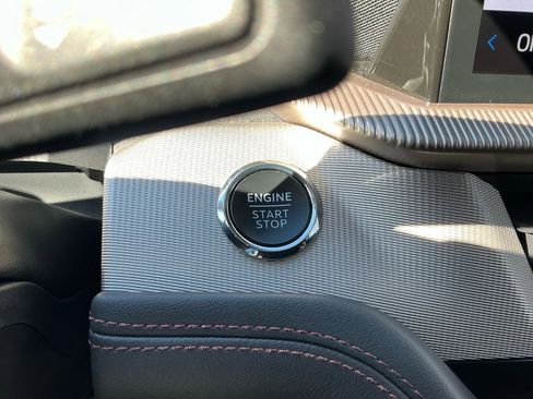 Used 2025 Ford Explorer Active image 21