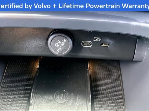 Used 2025 Volvo XC40 B5 Plus AWD/4WD image 33