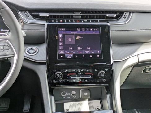 New 2025 Jeep Grand Cherokee L Altitude image 16