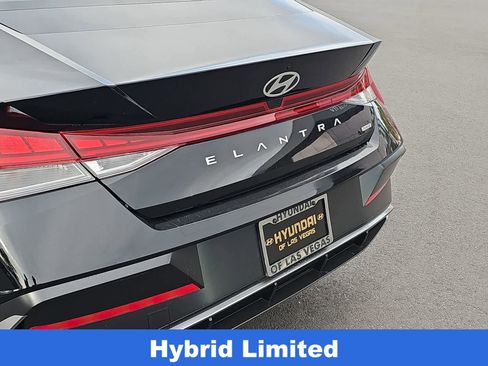 Certified 2025 Hyundai Elantra Limited image 11