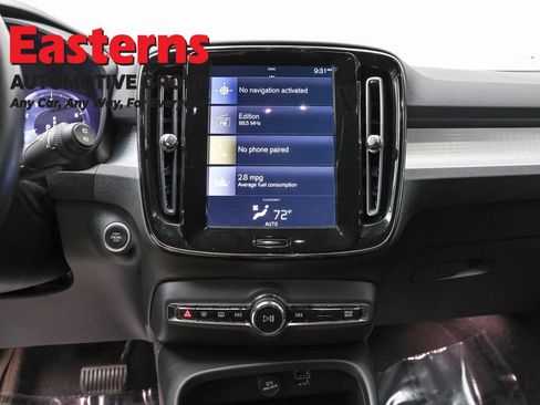 Used 2021 Volvo XC40 T4 Momentum FWD image 11
