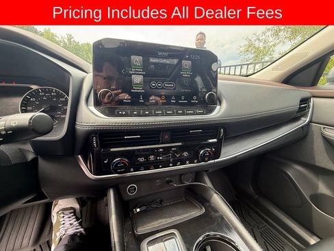 Used 2021 Nissan Rogue SL w/ Premium Package AWD/4WD image 6