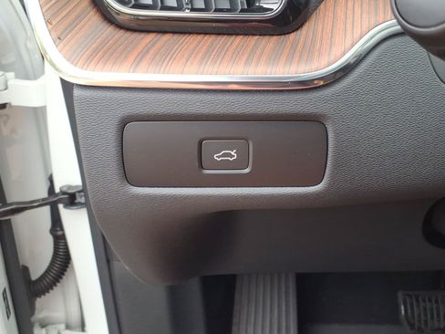Used 2025 Volvo XC60 B5 Ultra AWD/4WD image 16