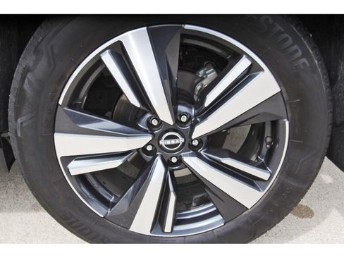 Used 2024 Nissan Rogue SL FWD image 30