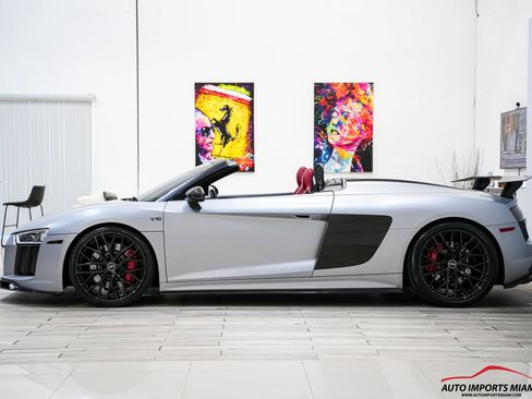 Used 2018 Audi R8 V10 w/ Carbon Exterior Package AWD/4WD image 12