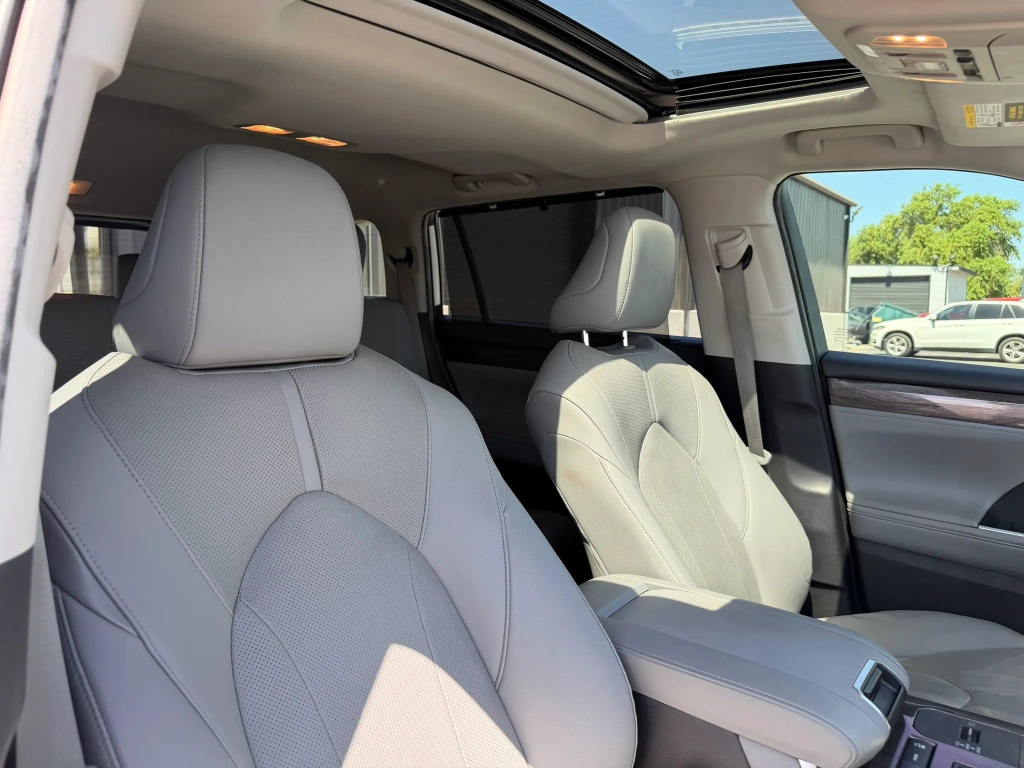 Used 2020 Toyota Highlander Limited FWD image 35
