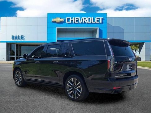 Used 2022 Cadillac Escalade ESV Sport w/ Touring Package AWD/4WD image 5
