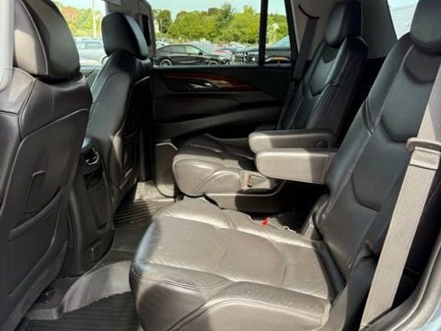 Used 2020 Cadillac Escalade Premium Luxury image 16