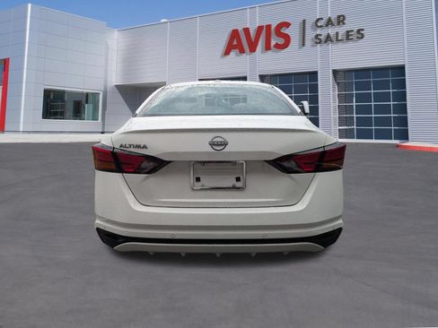 Used 2025 Nissan Altima 2.5 SV FWD image 7