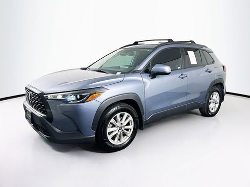 Used 2023 Toyota Corolla Cross LE AWD/4WD image 3