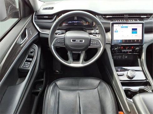 Used 2023 Jeep Grand Cherokee Limited image 13