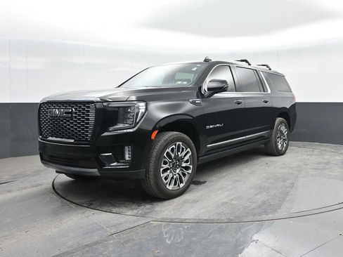 Used 2023 GMC Yukon XL Denali Ultimate AWD/4WD image 5