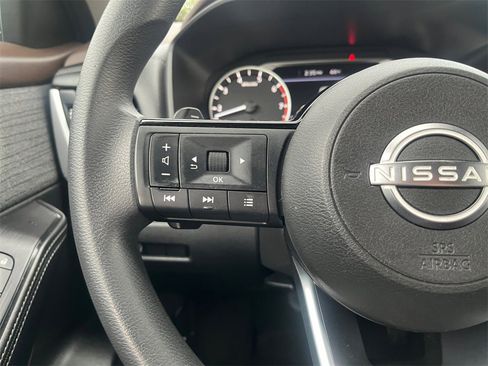 Used 2023 Nissan Rogue SV image 22