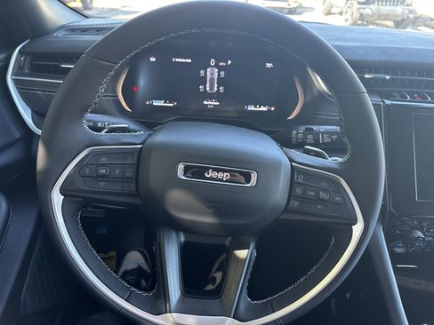 New 2025 Jeep Grand Cherokee Laredo X w/ Luxury Tech Group I image 17