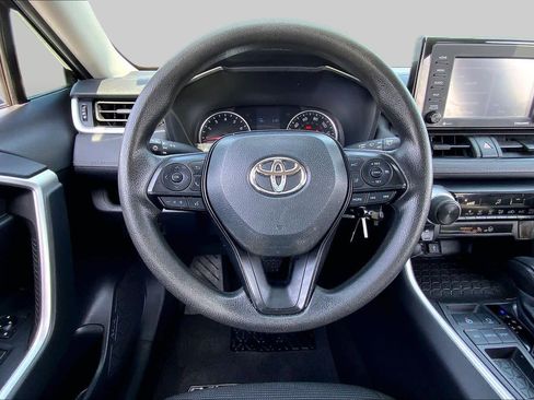Used 2022 Toyota RAV4 LE FWD image 6