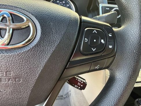 Used 2016 Toyota Camry LE image 38