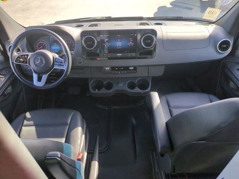 Used 2022 Mercedes-Benz Sprinter 4500 w/ Parking Package image 17