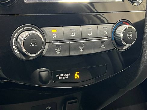 Used 2018 Nissan Rogue S AWD/4WD image 24