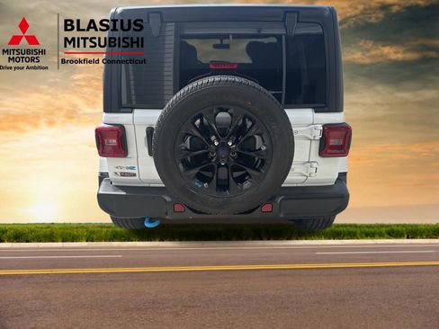 Used 2023 Jeep Wrangler Unlimited Sahara w/ Cold Weather Group image 50