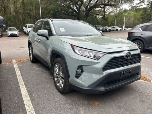 Used 2021 Toyota RAV4 XLE Premium image 6
