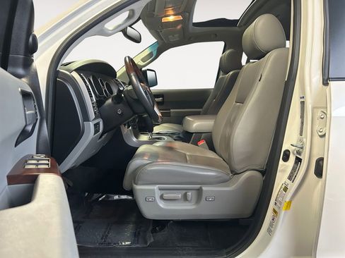 Used 2016 Toyota Sequoia Platinum image 16
