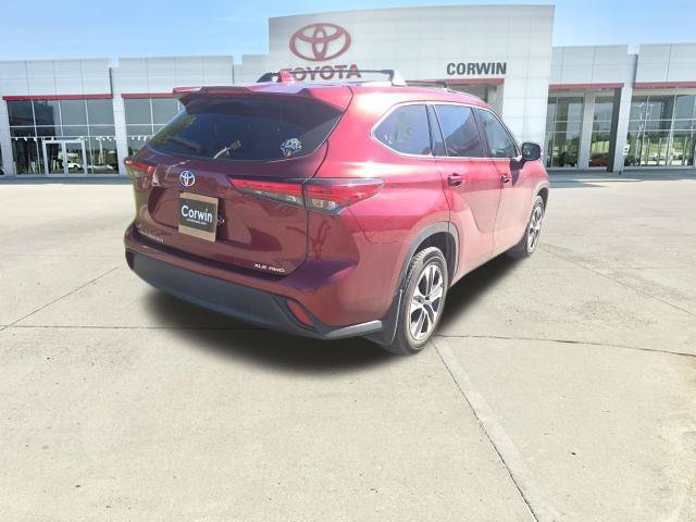 Used 2020 Toyota Highlander XLE AWD/4WD image 36