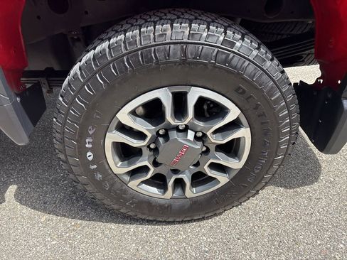 Used 2024 GMC Sierra 2500 SLE AWD/4WD image 9