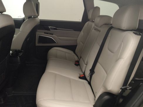 Used 2020 Kia Telluride S w/ S 8 Passenger Seating Package AWD/4WD image 18