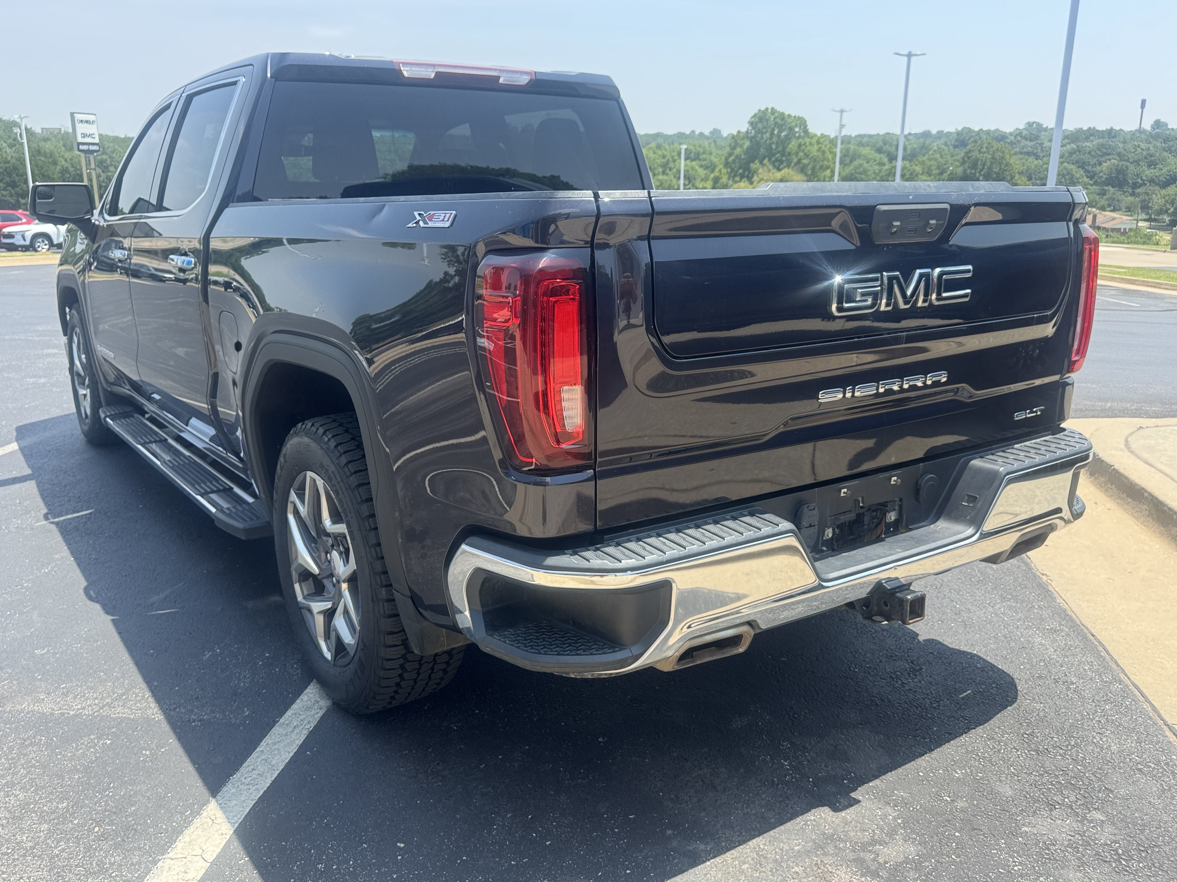 Used 2023 GMC Sierra 1500 SLT w/ SLT Premium Package AWD/4WD image 3