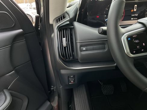 New 2026 Nissan Armada SV image 30