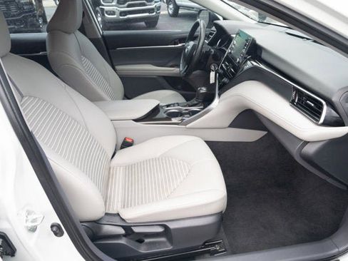 Used 2023 Toyota Camry SE image 37