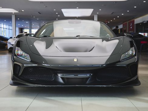 Used 2022 Ferrari F8 Tributo image 12