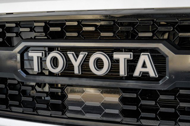 Used 2018 Toyota Tacoma TRD Off-Road w/ Technology Package AWD/4WD image 54