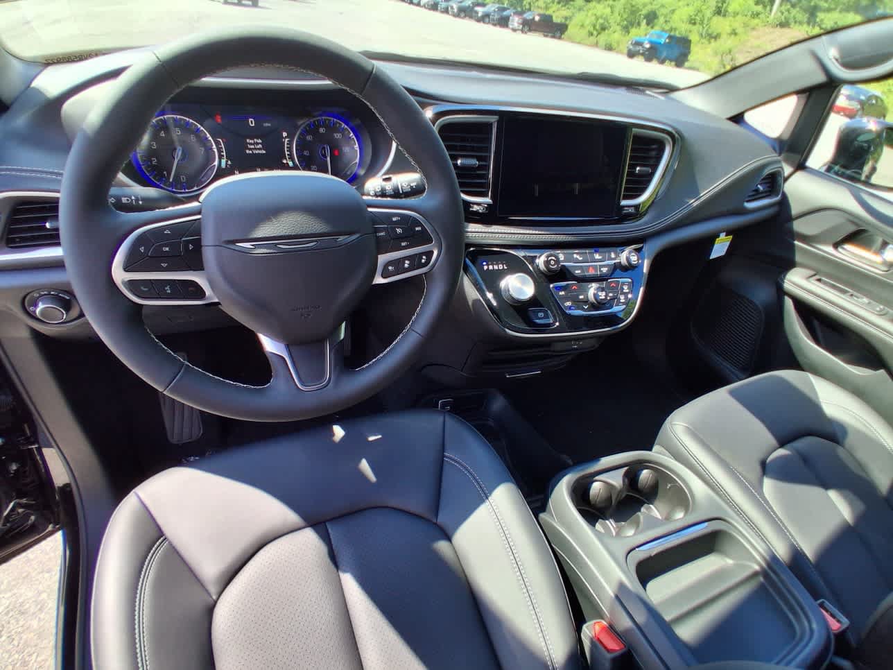 New 2027 Chrysler Pacifica Select AWD/4WD image 11