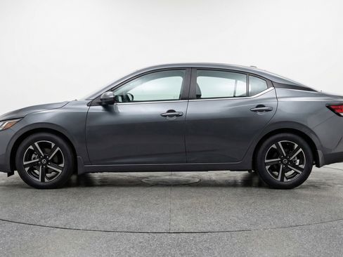Used 2025 Nissan Sentra SV image 5