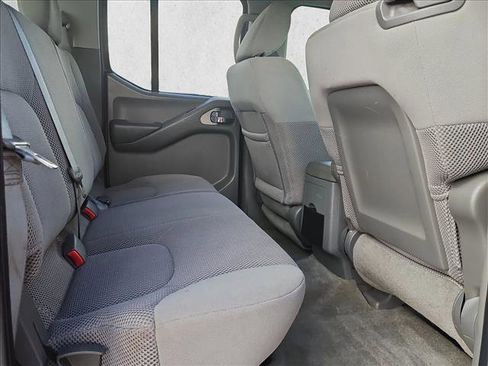 Used 2011 Nissan Frontier SV w/ SV Premium Utility Pkg image 18