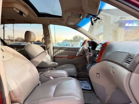 Used 2006 Toyota Sienna XLE image 23