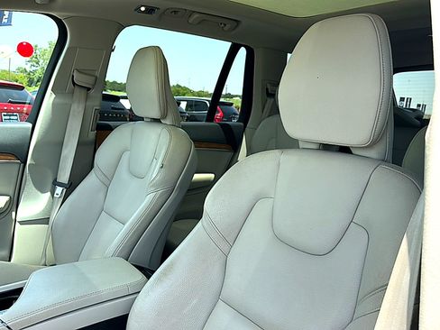 Used 2022 Volvo XC90 T6 Momentum w/ Advanced Package AWD/4WD image 14