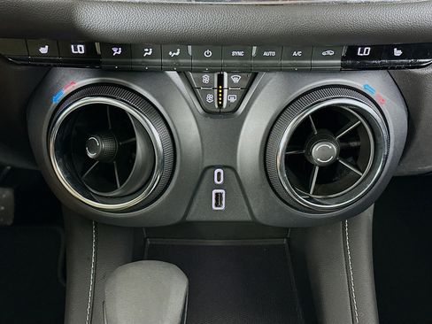 Used 2025 Chevrolet Blazer LT FWD image 23