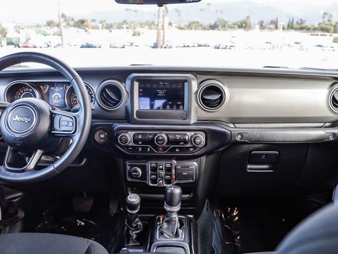 Certified 2023 Jeep Gladiator Sport image 13