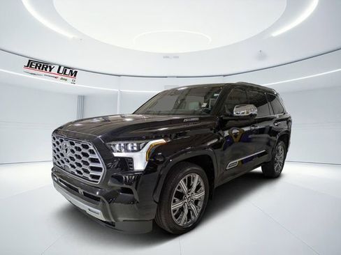 Used 2025 Toyota Sequoia Capstone AWD/4WD image 7