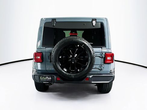 Used 2025 Jeep Wrangler Sahara image 7